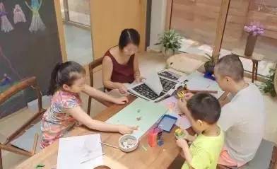 家里10年不玩手机，远离电视，孩子竟然变成了这样…